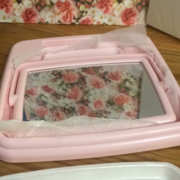 Mary Kay double sided make-up mirror w/foam insert - Picture 2 of 4